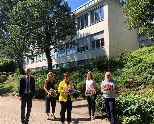 Schulleiter Christian Etzkorn verabschiedete vier Mitglieder des Schulelternbeirates. Foto: privat