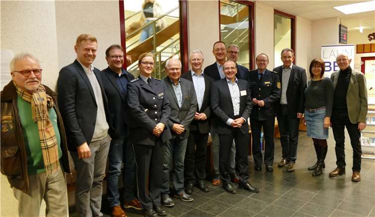 Schulleiter Dietmar Weber konnte einige Ehrengäste zum Tag der offenen Tür begrüßen.Fotos: privat