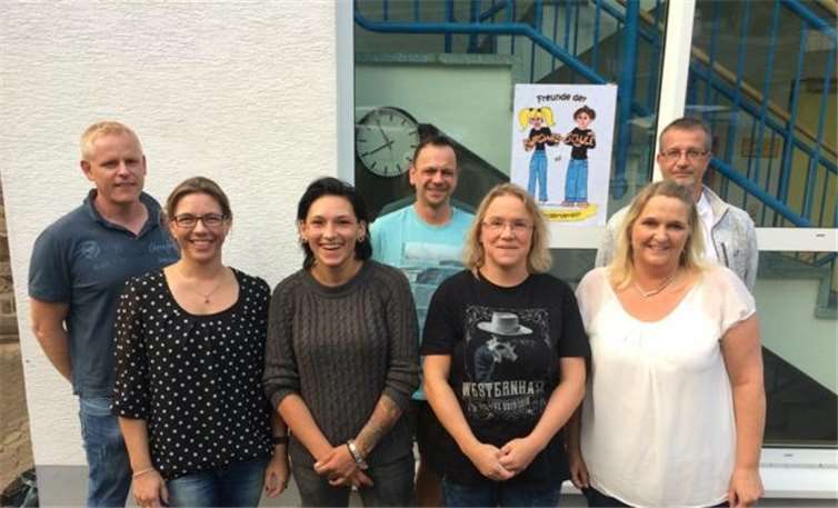Schulleiter Dirk Hansen und der neu gewählte Schulelternbeirat. (v.li.) Herr Hansen, Frau Schmitt, Frau Jubelius, Herr Bouhs, Frau Beunings, Frau Spaeth, Herr Borth.Privat