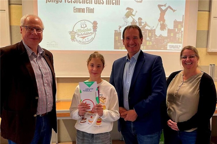 Schulleiter Gerhard Müller, Schulsiegerin Larissa Pieroth, Verbandsgemeindebürgermeister Thomas Przybylla und Organisatorin Silke Hein-Bertram. Fotos: Britta Schreiner