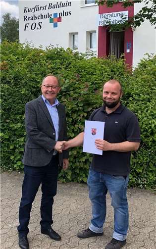 Schulleiter Hans-Jürgen Schmitz und David Lüttgen. Foto: privat