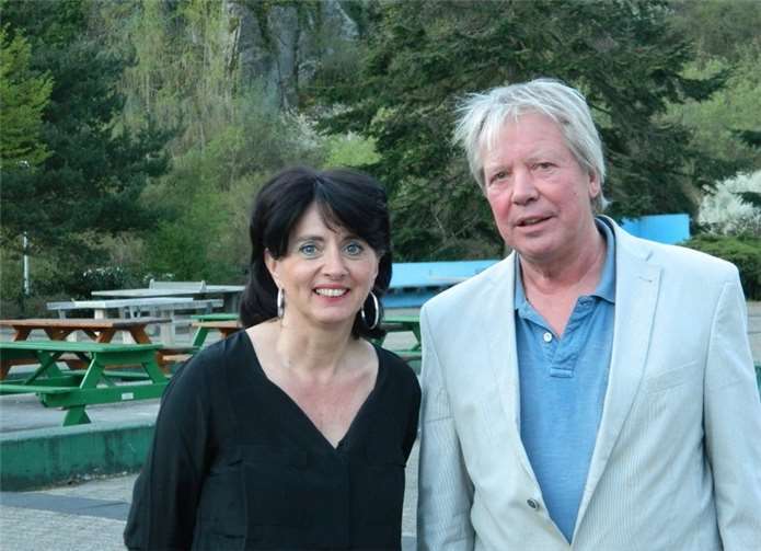 Schulleiter Hubert Stentenbach lud Diplom-SozialarbeiterinSilvia Plum zu einem Vortrag für die Eltern der Schüler ein.privat