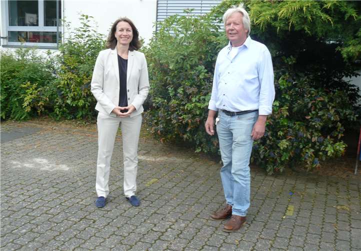 Schulleiter Hubert Stentenbach und Bürgermeisterin Cornelia Weigand.Foto: privat