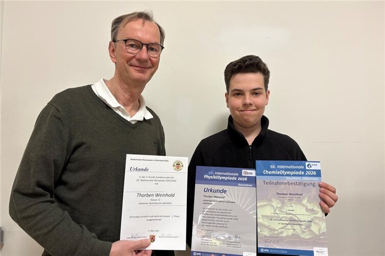 Schulleiter Rudolf Loch und Thorben Weinhold.