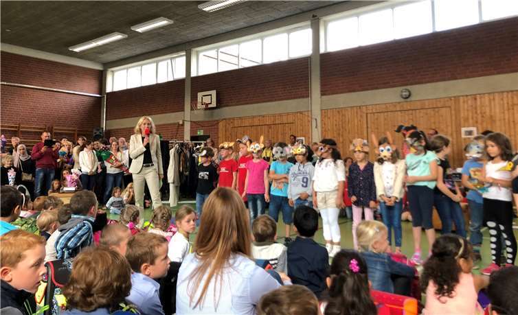 Schulleiterin Corinna Stühm begrüßte die Schulneulinge.
