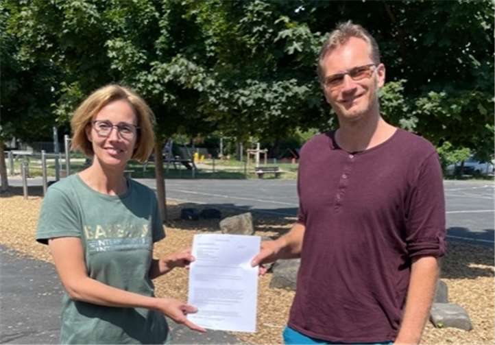 Schulleiterin Frau Martina Riebenstahl und der kommissarische Abteilungsleiter Basketball Eckhard Müller.Foto: privat