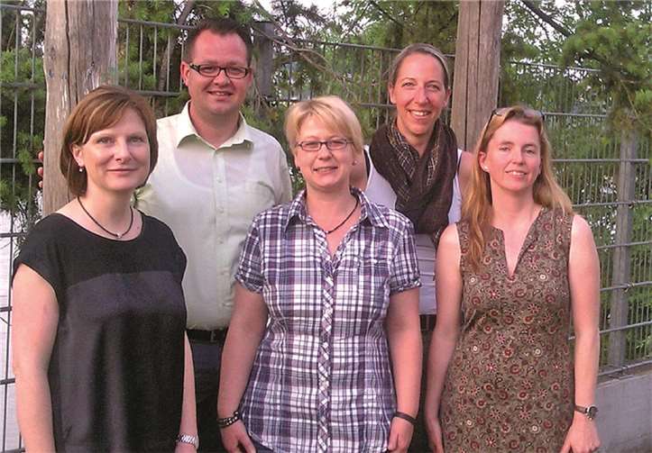 Schulleitern Judith Oster, Erster Vorsitzender: Jens Oster, zweite Vorsitzende: Silvia Patzke, Beisitzerin Bettina Anedda und Kassiererin Manuela Meyer (v.l.n.r.) trafen sich bei der Jahreshauptversammlung des Fördervereins der Lindenbaum-Grundschule.privat