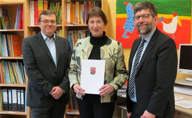 Schulrat Baur, Schulleiterin Frau Hirschen und Bürgermeister Lambertz (v. l. n. r.).privat