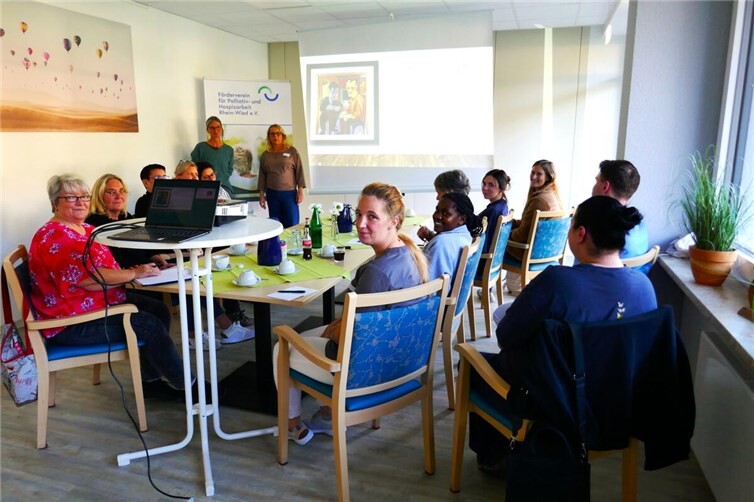 Professioneller Umgang mit sensiblen Gesprächen  Schulung für Mitarbeitende im Rheinwaldheim Arienheller.  Foto: Stefan Wester