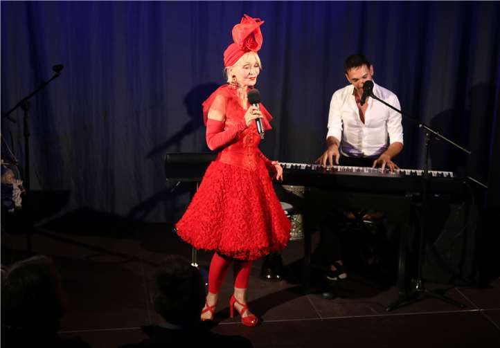 Schwarzblond begeisterten mit ihremProgramm „Schön, aber giftig“. Fotos: UP