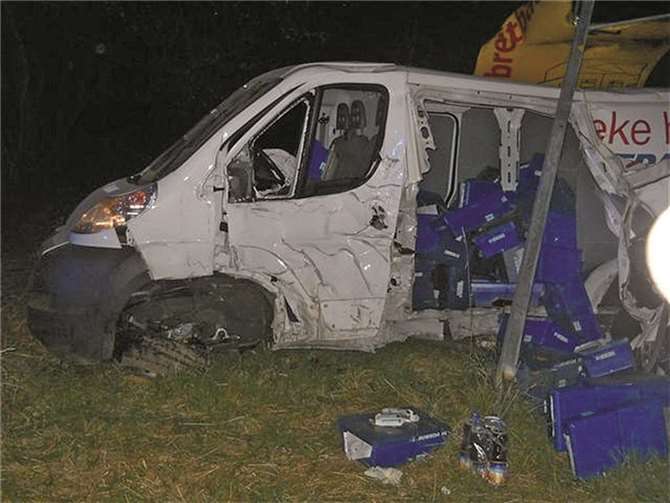 Schwer verletzt wurde der Fahrer dieses Kleintransporters in Rheinbreitbach. privat