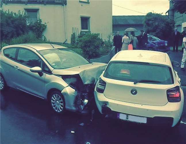 Schwere Kollision vor der evangelischen Kirche Puderbachprivat