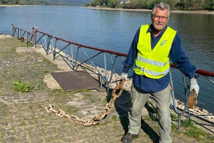 Schwerer Eisenschrot ist vom Rheinufer zu entsorgen!