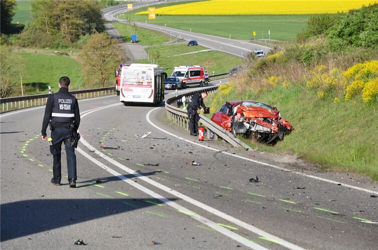 Schwerer Unfall auf der B327
