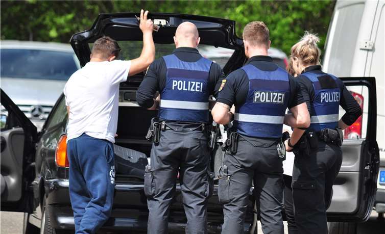 Schwerpunktmäßig kontrollierten die Beamten Pkw und Transporter.