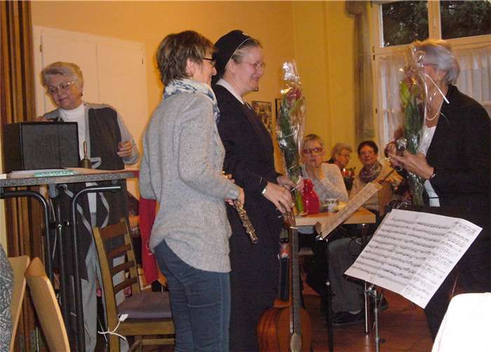 Schwester Angela und Frau Dr. Helmling nach ihrer Darbietung.Privat