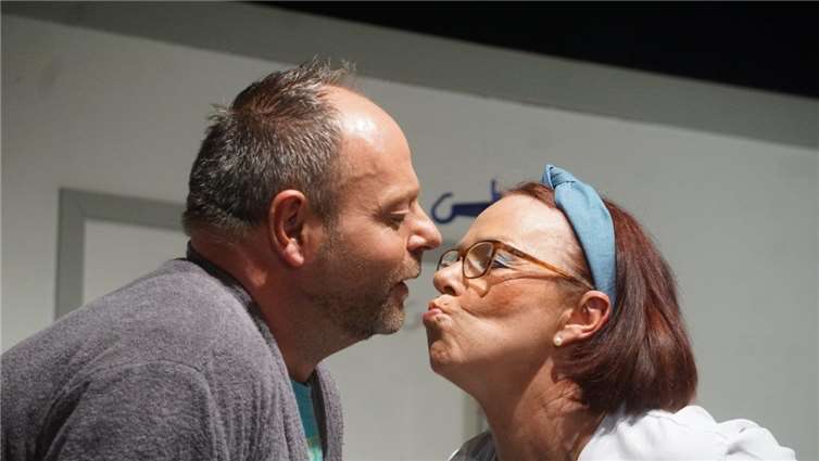 Schwester Gerda (Doris Winkens) hat sichhoffnungslos in den Patienten und PolizeikommissarenEdwin (Carsten Zeibig in seiner Premierenrolle) verliebt..
