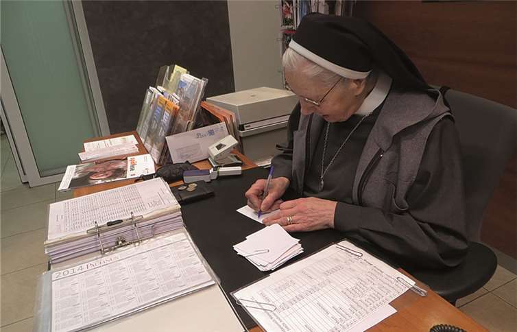 „Der Abschied berührt uns tief, wir werden sie sehr vermissen!“ Schwester Lucella am Empfang des Marienstifts.