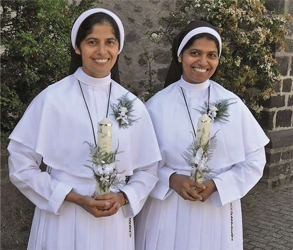 Schwester Lucy und Schwester Lissy haben vor 25 Jahren ihr Versprechen in Kerala abgelegt.