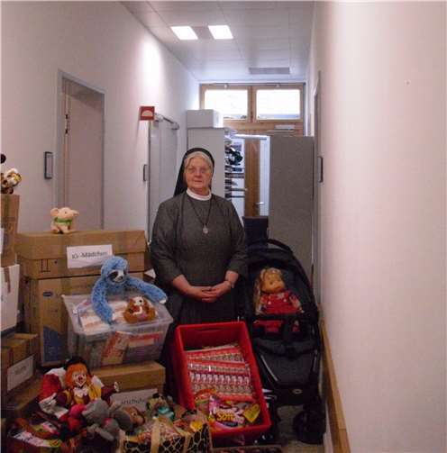 Schwester M. Felicitas zeigt sich begeistert von der Reaktion auf ihren Spendenaufruf. Foto: Kongregation der Marienschwestern v.d.U.E.