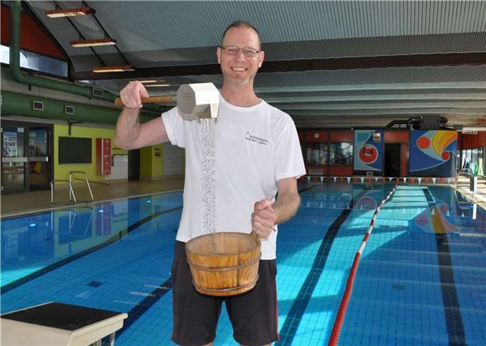Schwimmbad und Sauna in einer Hand: Sascha Henn übernimmt die Betriebsleitung des Meckenheimer Hallenfreizeitbades. Foto: Stadt Meckenheim