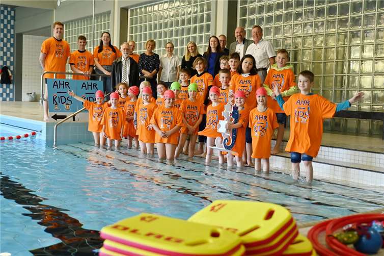 Schwimmen lernen ist ein wichtiger Faktor in der Kindheit.  Foto: : AHR-Foto