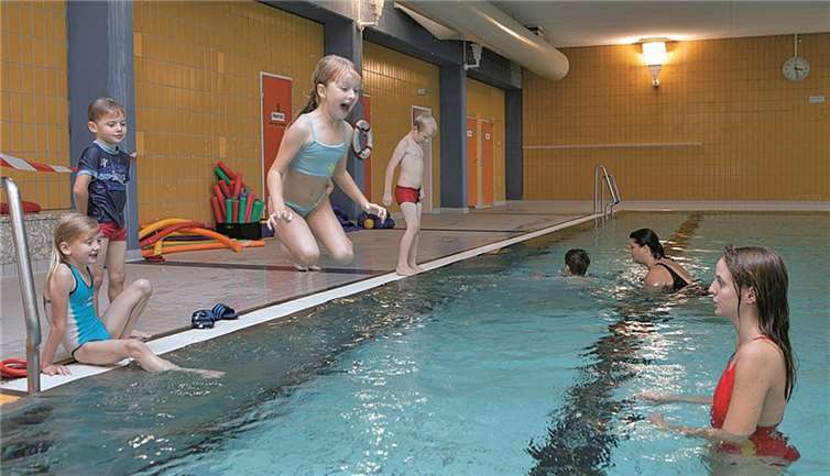 Schwimmen macht besonders den Kindern sehr viel Spaß, das zeigte sich auch beim Familienfest des DLRG Ausbildungszentrums Heimerzheim anlässlich seines 40-jährigen Bestehens. JOST