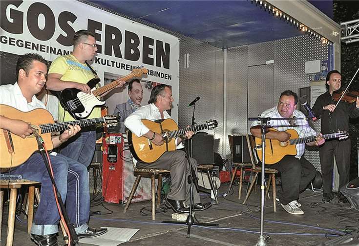 Schwungvoll: Diego Reinhardt und Freunde mit Stargeiger Daniel Weltlinger. UKO