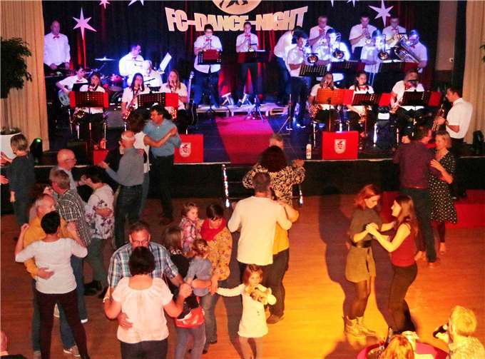 Schwungvoll ging es zu auf dem Tanzparkett in Adenau.