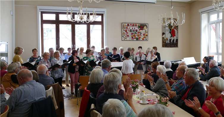 Schwungvoll trug der Chor Kunst- und Volkslieder vor.Foto: privat