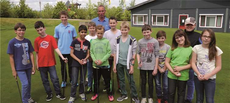 Schwungvolle Abwechslung im Schulalltag: Die Schüler sind mit Begeisterung von der Partie.privat