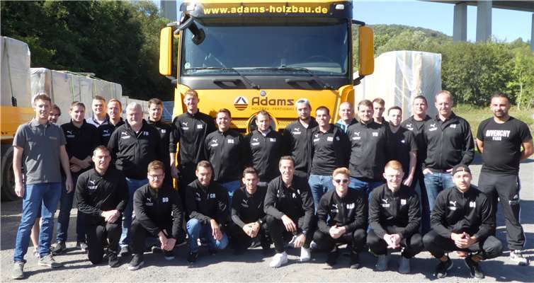 Sebastian Adams und die Seniorenfußballer der SG Niederzissen/Wehr.Foto: privat