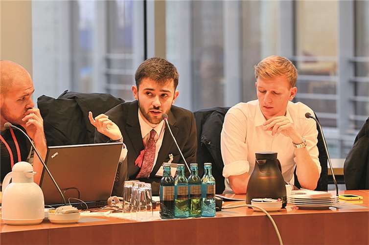 Sebastian Durben konnte bei seinem Besuch viele Erfahrungen sammeln, unter anderem konnte er als Sprecher agieren. Privat