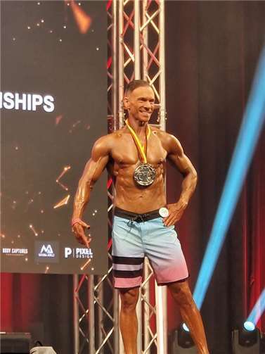 Sebastian Güttner aus Meckenheim-Merl, glücklicher Familienvater einer achtjährigen Tochter und Generalstabsoffizier im Bundesministerium der Verteidigung in Bonn, glänzte bei seiner ersten Wettkampfteilnahme auf Anhieb beim größten Natural-Bodybuilding-Wettkampf Europas. Foto: privat