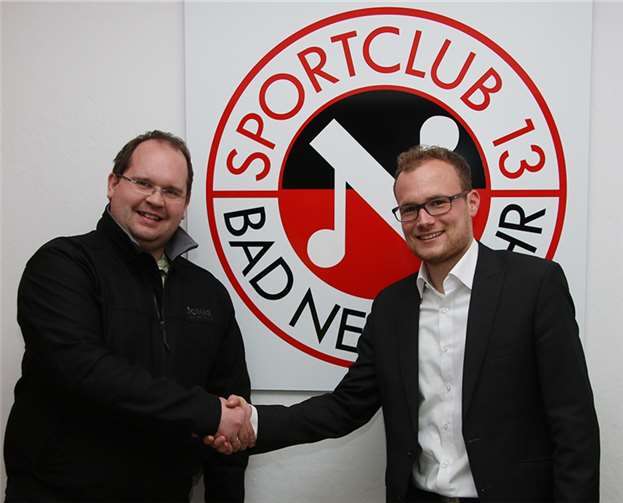 Sebastian Jonas (r.) und Philipp Geimer besiegeln die Zusammenarbeit. privat