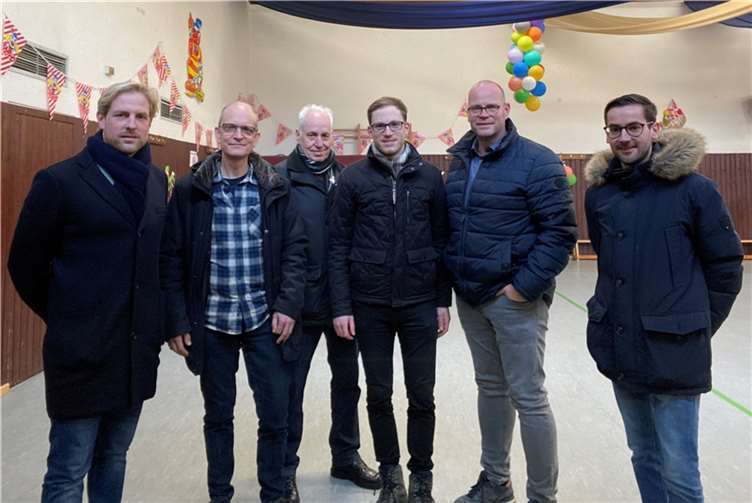 Sebastian Schmitt (3 v.r.) und Raymund Bley (2 v.l.) mit Frank Klapperich (2.v.r). Foto: privat