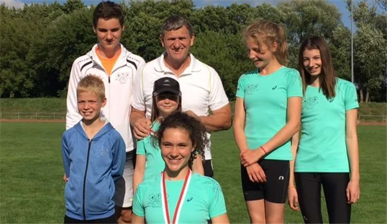 Sechs Athleten des M5K Unkel traten in Potsdam in allen Klassen an.privat