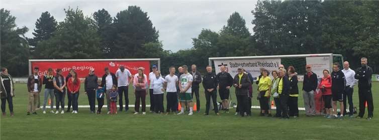 Sechs Prüfer und 25 Helfer nahmen in den fünf Disziplinen Kraft, Koordination, Ausdauer, Schnelligkeit und Schwimmfähigkeit die Leistungen der Teilnehmer ab.privat