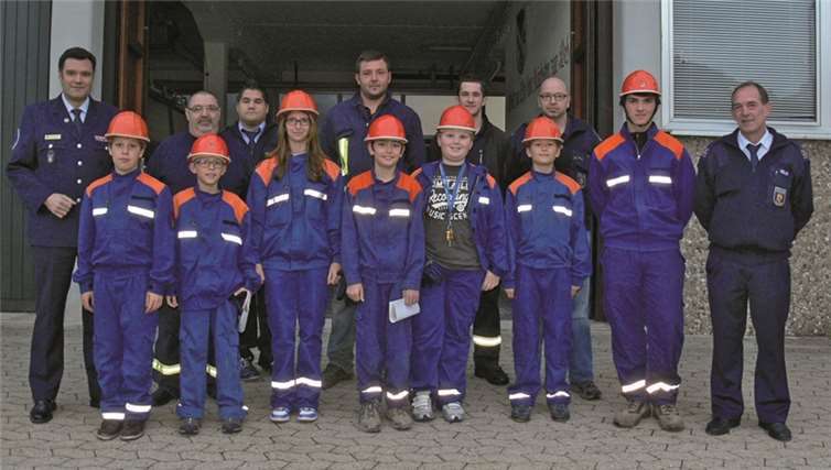 Sechs Prüflinge aus dem Feuerwehrnachwuchs der FFW Treis und Pommern erhielten zu Wochenbeginn die FFW-Jugendflamme I.  TE