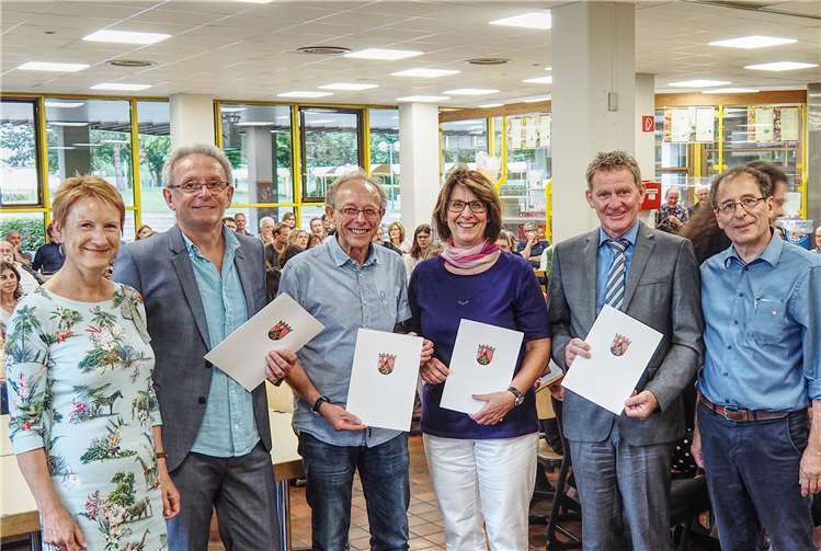 Sechs ehemalige Lehrer musste die BBS in Bad Neuenahr nun in den Ruhestand verabschieden.privat