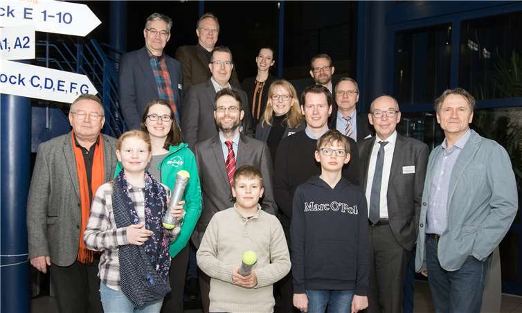 Sechs innovative Unternehmen und eine Schülergruppe aus Bad Godesberg stellten sich der Beurteilung des Publikums bei der ersten Rheinbacher Ideenbörse im Gründer- und Technologiezentrum.Foto: JOST