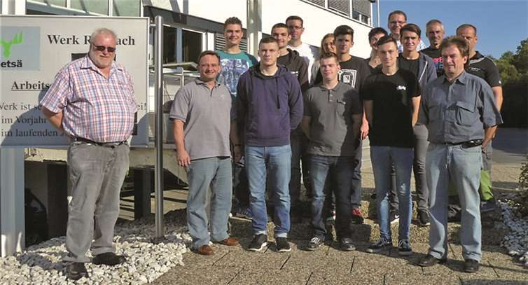 Sechs junge Menschen wurden zum Start ihrer Ausbildung begrüßt. Privat