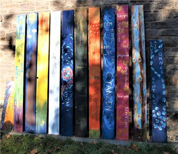 Seelenbretter als Hoffnungsträger und Sinnbild für die eigene Sterblichkeit.  Foto: privat