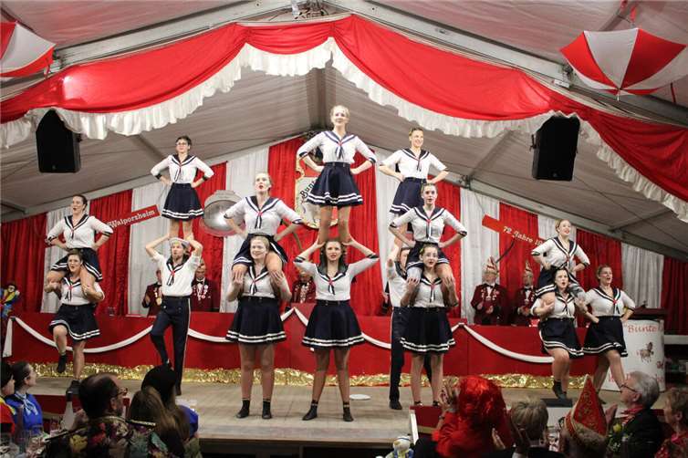 Sehenswerten Showtanz gab es unter anderem von der Showtanzgruppe der KG Närrische Buben Sinzig.
