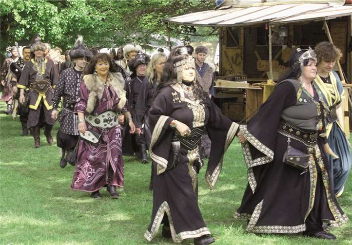 Sehr Eindrucksvoll war der Einmarsch der Hunnen in ihr Lager.