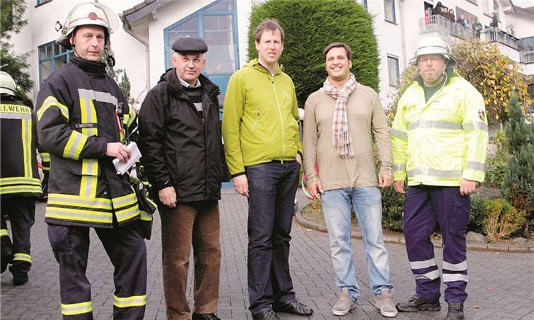 Sehr angetan von der Großübung in der Villa am Buttermarkt waren (v.li.): Wehrleiter Dieter Merten, Bürgermeister Hermann Josef Romes, Uwe Berens (Vom Vorstand-Projekt 3). Pflegdienstleiter Raffael Sorbilli und Orgaleiter Armin Link.
