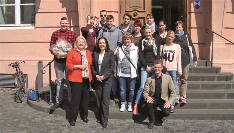 Sehr engagiert diskutierten die Schülerinnen und Schüler der Fachschulen Altenpflege und Altenpflegehilfe der Julius-Wegeler-Schule Koblenz mit Politikern in Mainz. privat