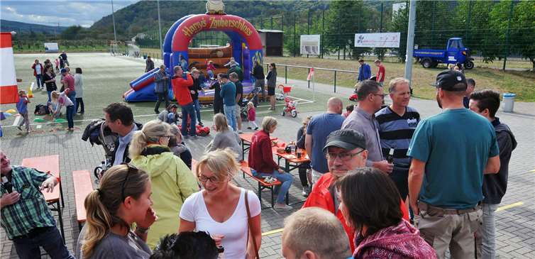 Sehr gesellig ging es beim Sommerfest zu. Foto: RASCH