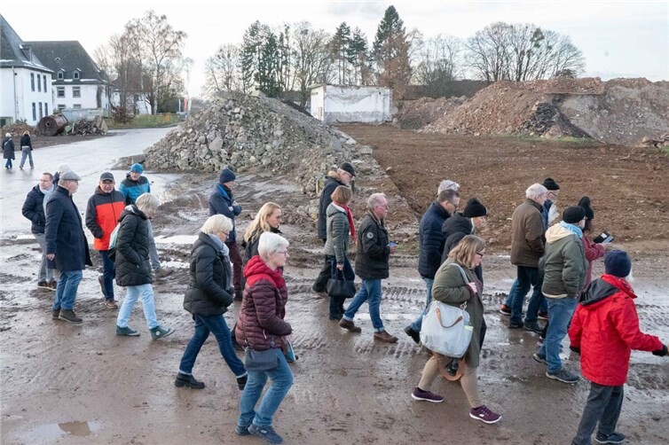 Sehr groß war das Interesse vieler Bürgerinnen und Bürger, als die Stadt Koblenz und die BPD Immobilienentwicklung GmbH (BPD) zu Ihrer Bürgerinformationsveranstaltung zum Bauprojekt „Ellinger Höhe“ im Koblenzer Stadtteil Niederberg einluden. Fotos: SCH