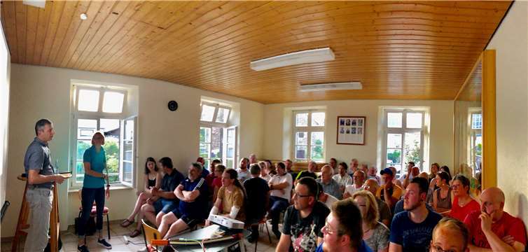 Sehr gut besuchte Informationsveranstaltung für Glasfaser im Bürgerhaus Moselsürsch.